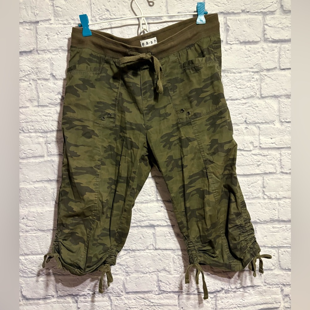 d.a.s·h Y2K Style Olive Green Camo Cargo Capri Pants Medium